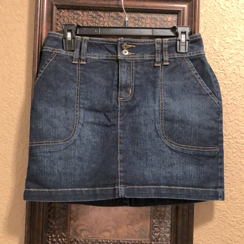 NWOT St. Johns Bay 4 petite stretch skort Has shorts attached. Denim blue.